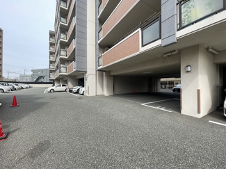 【駐車場】 | 駐車場1台無料で付いています！車の出入りもしやすく運転が苦手な方もらくらく駐停車可能です