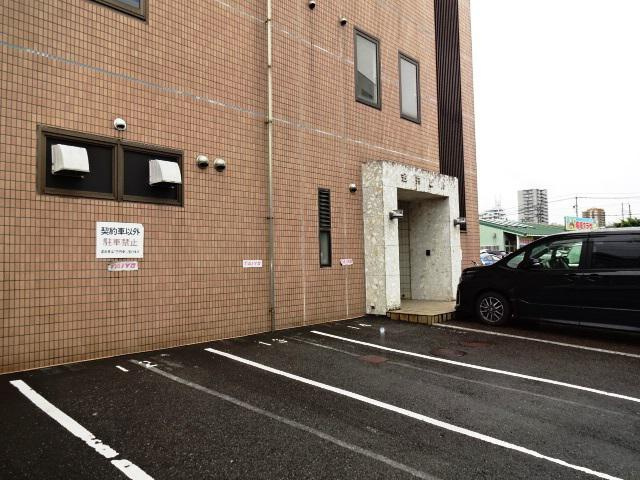 西町 金井ビルの駐車場