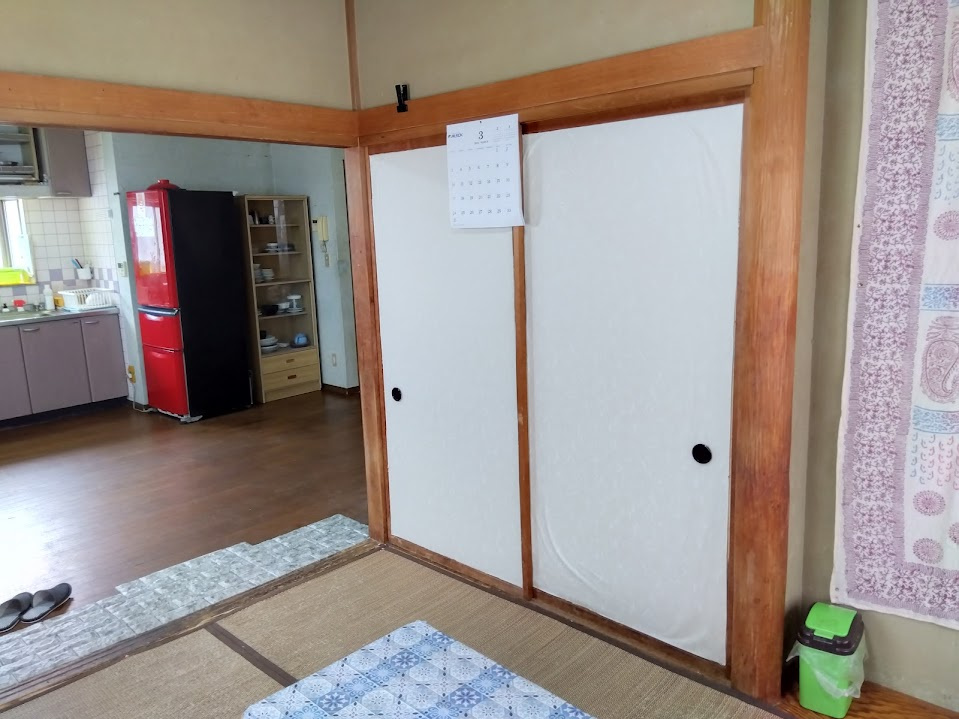 売中古戸建　函南町塚本の和室|リビング横にあるので食後に気持ち良くお昼寝出来そうですね。押入れがあるので布団をしまっておく事も出来ます。