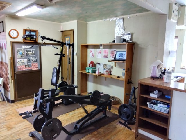 売中古戸建　函南町塚本の内装|トレーニング器具付きでお引渡しになります。自分でパーソナルジムの開業したい方におすすめです♪