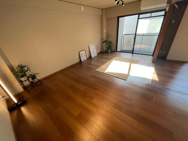 エルジャン芦屋の居間・リビング