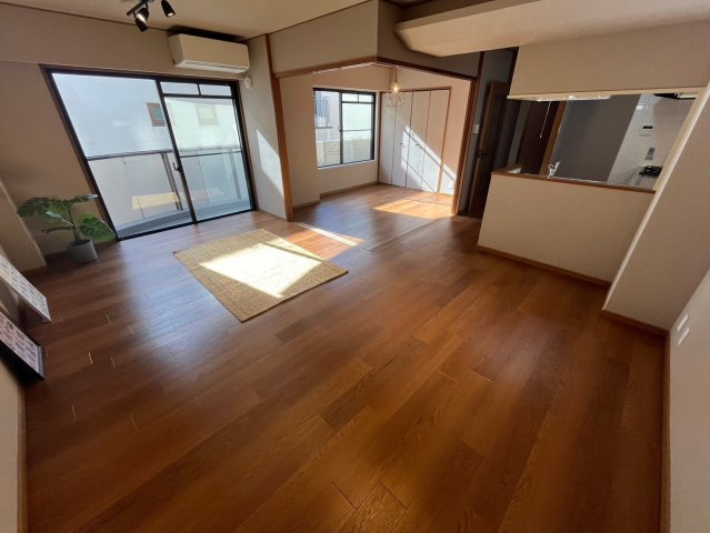 エルジャン芦屋の居間・リビング