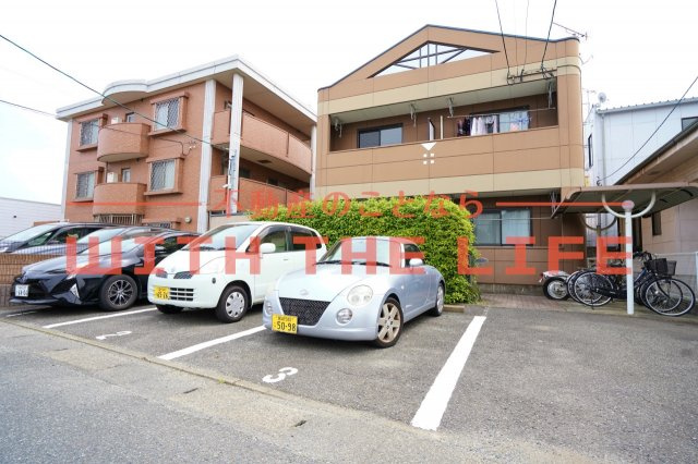 グレイスヴィラ北久保【キャッシュバック対象物件】の駐車場|駐車場があるので、車を買う予定の方も安心です