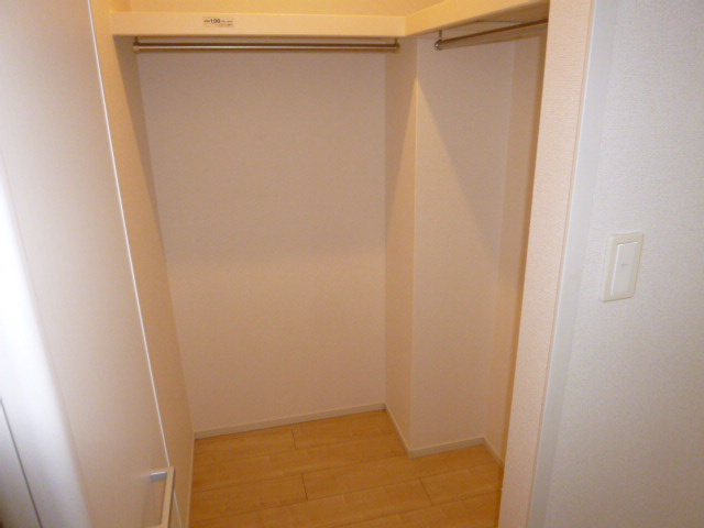 グランツ輝きＡの収納|ウォークインクローゼット