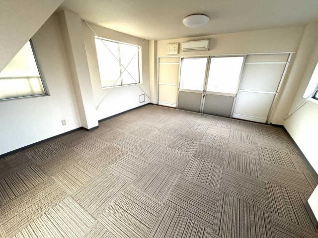 平針5丁目倉庫付事務所の内装