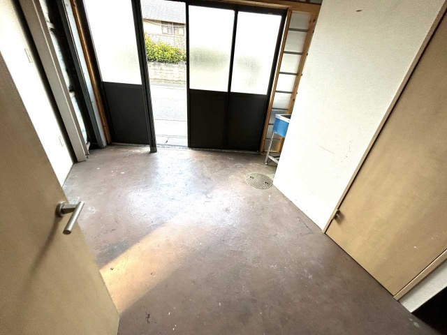 平針5丁目倉庫付事務所の内装