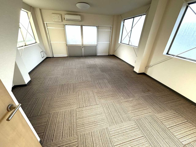 平針5丁目倉庫付事務所の内装