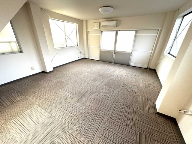 平針5丁目倉庫付事務所の内装