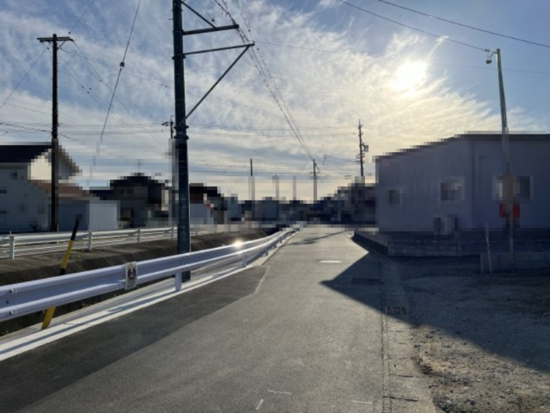 高浜市呉竹町第3新築戸建　2号棟の前面道路含む現地写真|高浜市呉竹町第3新築戸建前面道路写真です。東側公道約4.07ｍに接道