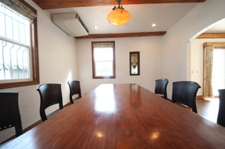 【居間・リビング】 | 大津市北比良839-4　浜前の戸建 | 映画のワンシーンの様なキッチン