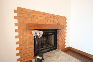 【設備】 | 大津市北比良839-4　浜前の戸建 | 実用性もある暖炉