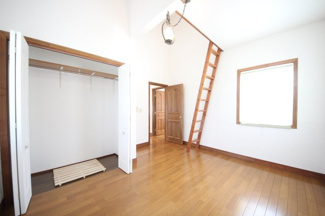 【洋室】 | 大津市北比良839-4　浜前の戸建 | ロフト付き洋室、別角度