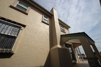 【外観】 | 大津市北比良839-4　浜前の戸建 | 側面外観、暖炉の煙突