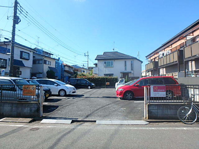 ★敷地内駐車場★（空き状況・使用料等詳細はご確認下さい）