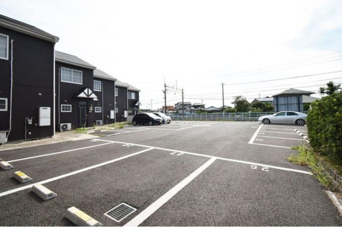 アメニティタウンハウスの駐車場|駐車場に車を止められます