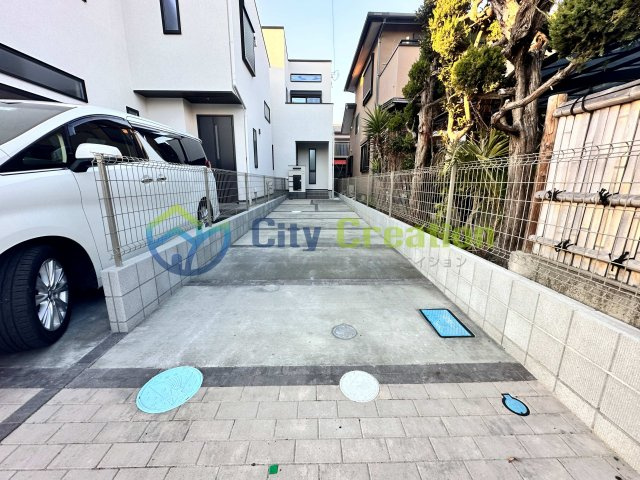 平塚市黒部丘　新築戸建ての駐車場