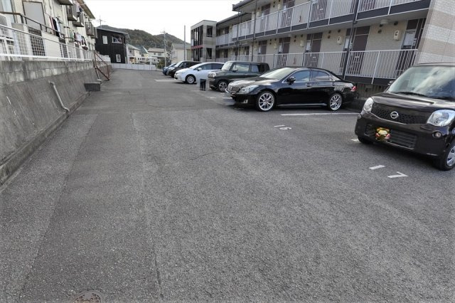 山城コーポＢ号棟の駐車場