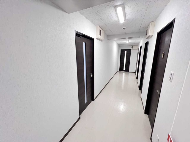 根石町 明照ビルのロビー