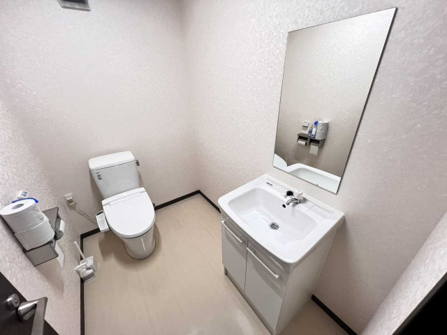 根石町 明照ビルのトイレ
