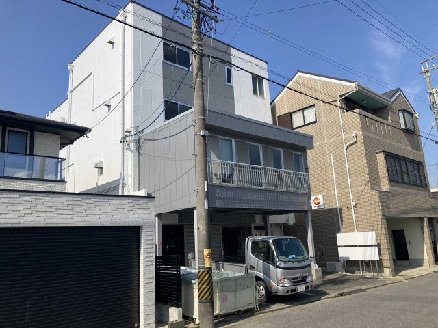 根石町 明照ビルの外観