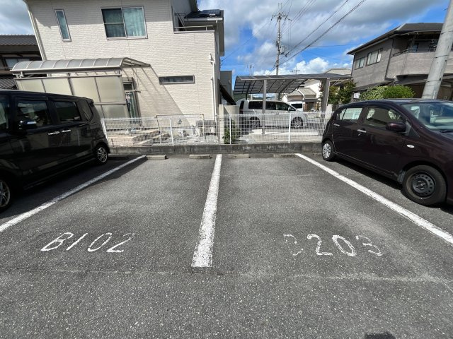 グランメール２の駐車場