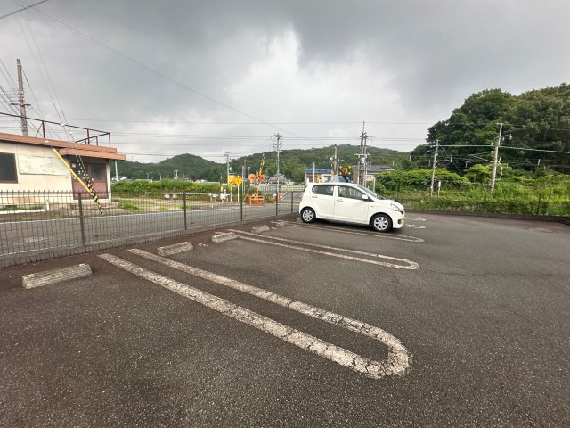 エーデル緑ヶ丘Ｂの駐車場