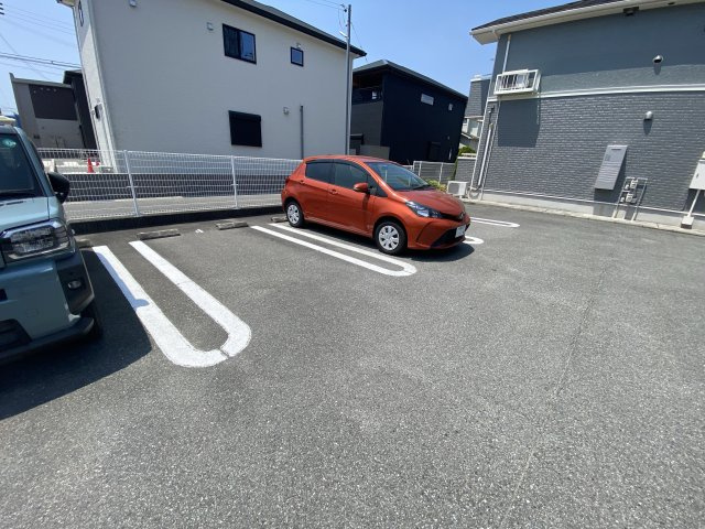 メゾン・カルム・Ｍの駐車場