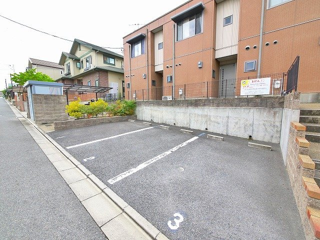 スプリングヒルズの駐車場