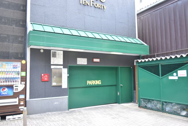 テンフォーティの駐車場