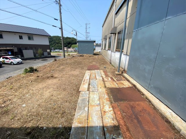 東幡豆町鳶山貸工場の外観