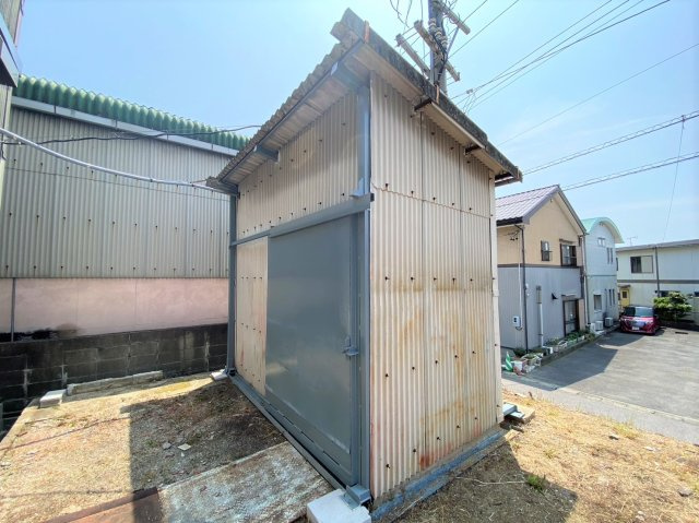 東幡豆町鳶山貸工場の外観