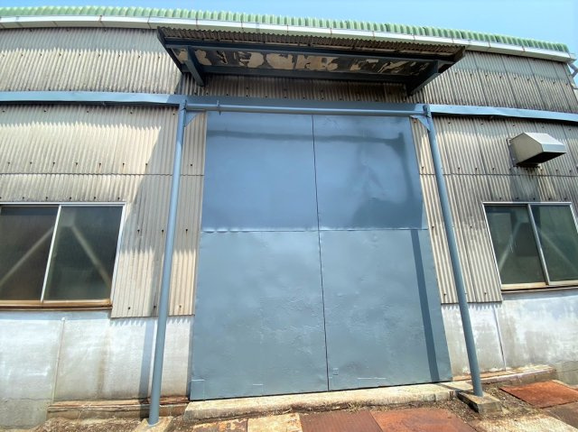 東幡豆町鳶山貸工場の外観