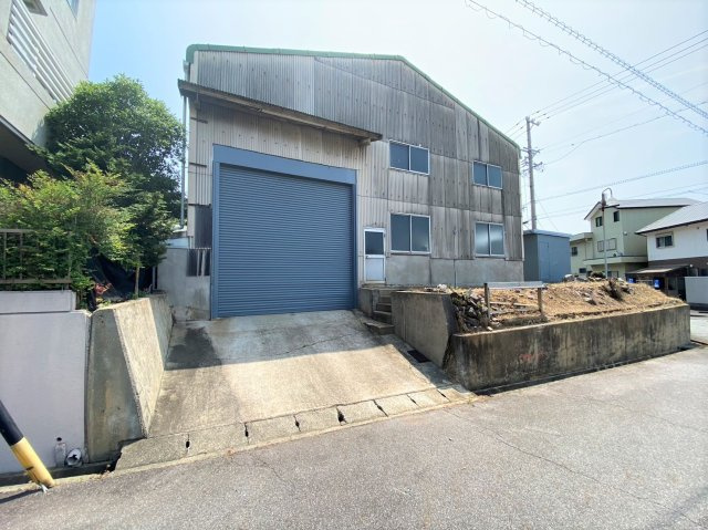 東幡豆町鳶山貸工場の外観