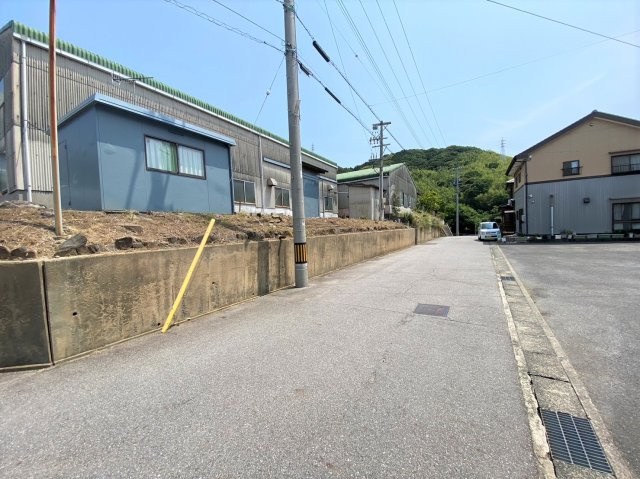 東幡豆町鳶山貸工場の外観