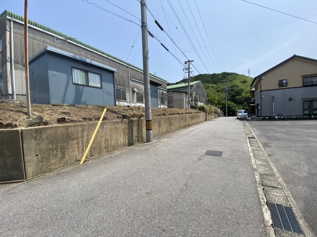 東幡豆町鳶山貸工場の外観