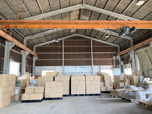 東幡豆町鳶山貸工場の玄関