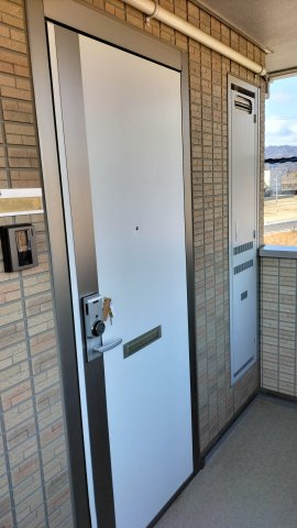 大野駅徒歩5分　ピオニーハウス(家賃半額補助対象物件）の玄関|カードキーでの開閉