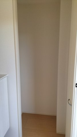 大野駅徒歩5分　ピオニーハウス(家賃半額補助対象物件）の収納|玄関にも大きな収納があります
