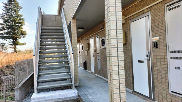 大野駅徒歩5分　ピオニーハウス(家賃半額補助対象物件）のエントランス|清潔なエントランスです