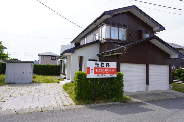 米沢市窪田町窪田　二階建て中古住宅（リノベーション済）の外観|屋根・外壁塗装済です。