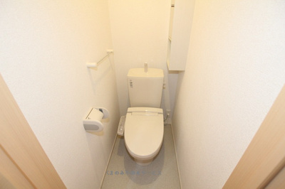 【トイレ】 | プロムナード・Ｍ | 清潔感のあるトイレです
プロムナード・M　104号室　平成26年3月29日撮影