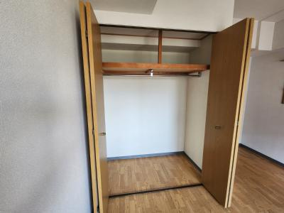 ジュネス二条の収納|クローゼット