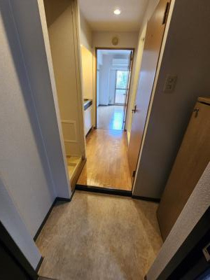 ジュネス二条の玄関