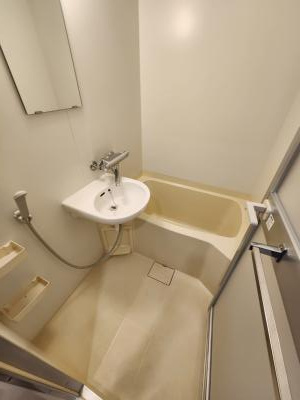 ジュネス二条の浴室