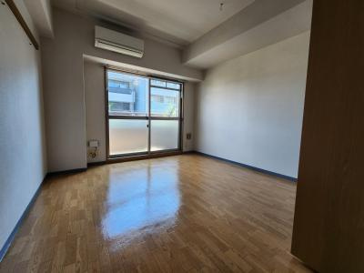 ジュネス二条の洋室