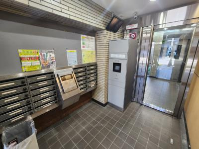 ジュネス二条のエントランス