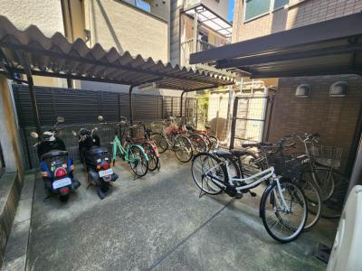 ジュネス二条の駐車場|駐輪場