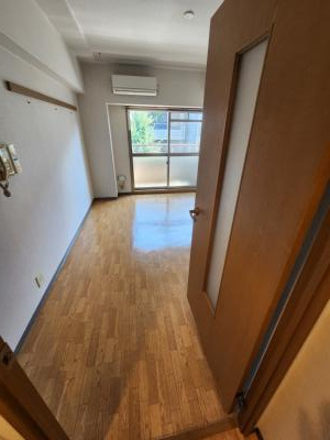 ジュネス二条の居間・リビング|洋室