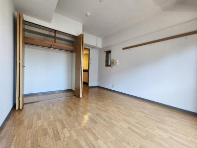 ジュネス二条の寝室|洋室