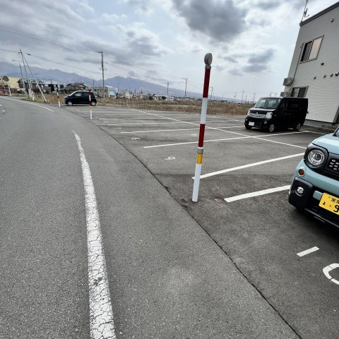 MARESSE douxの駐車場